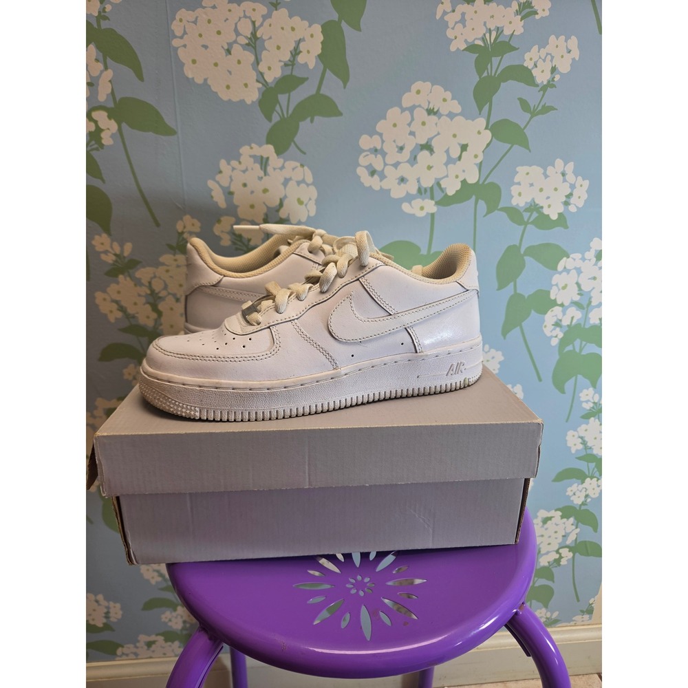 Nike Air Force 1 LE GS Triple White Sneakers DH2920-111 Boys 5Y Women 6.5